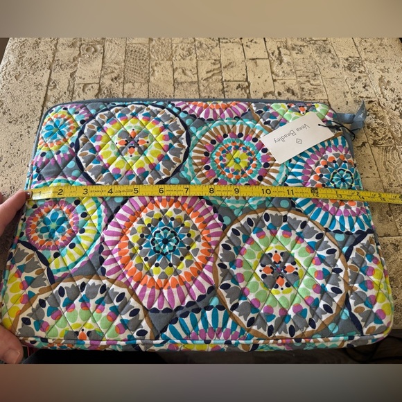 Vera Bradley Sunny Medallion 14” Laptop Sleeve NWT - Picture 4 of 5